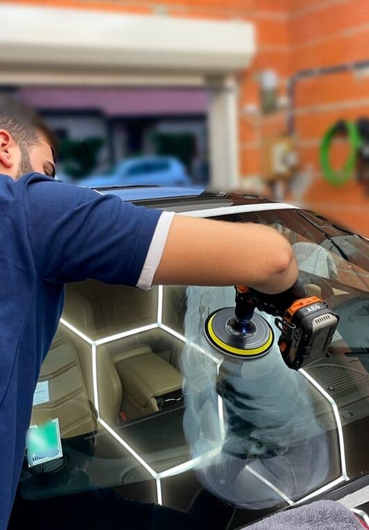 Voiture nettoyée - processus de nettoyage