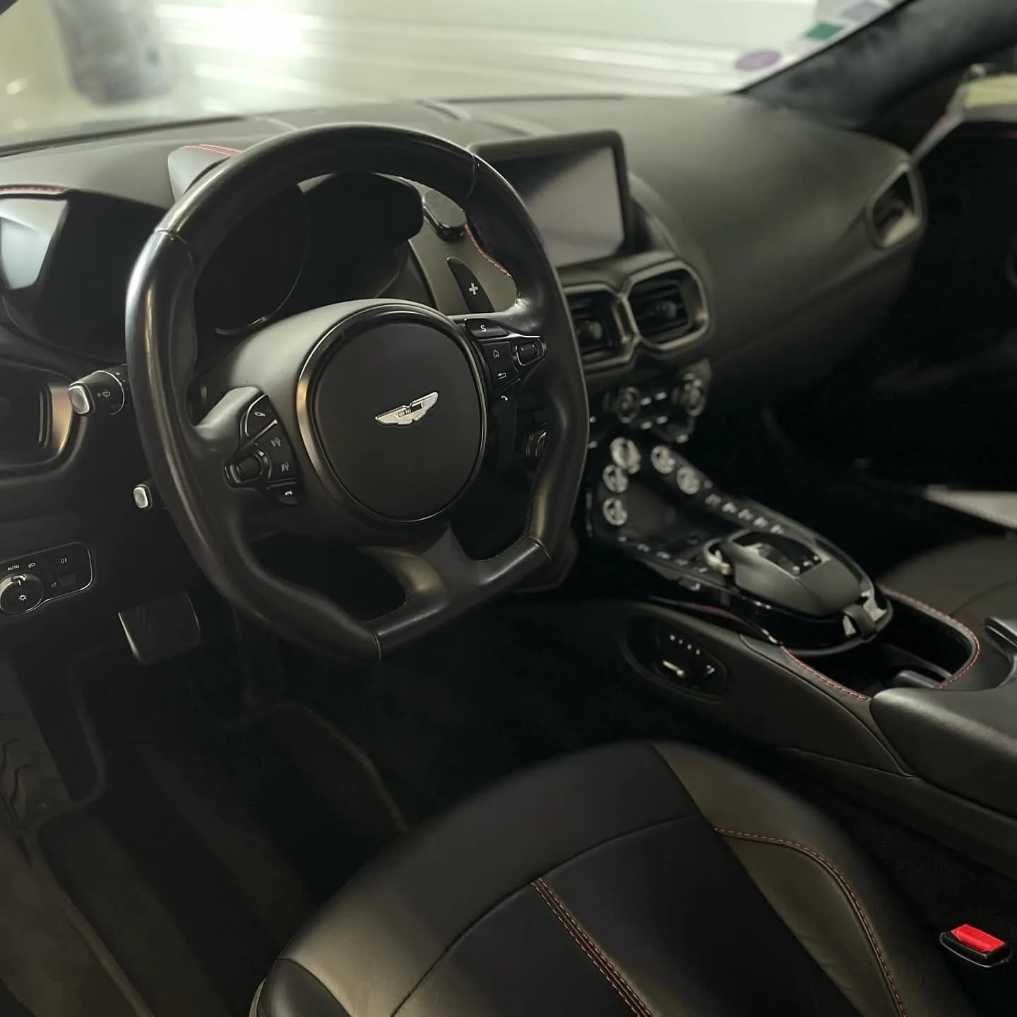 Aston Martin DB9, nettoyage complet : photo 4 sur 6