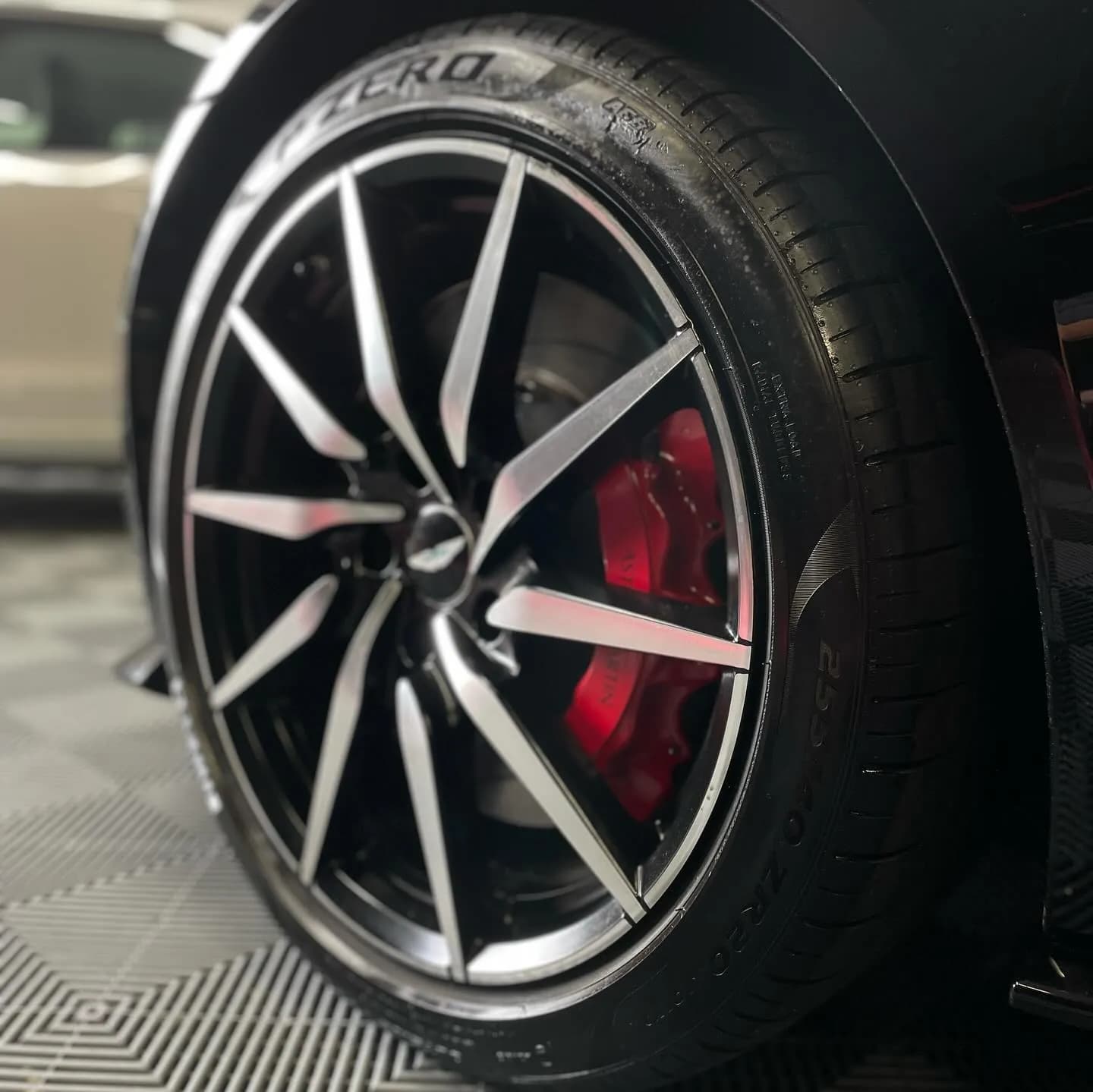 Aston Martin DB9, nettoyage complet : photo 6 sur 6