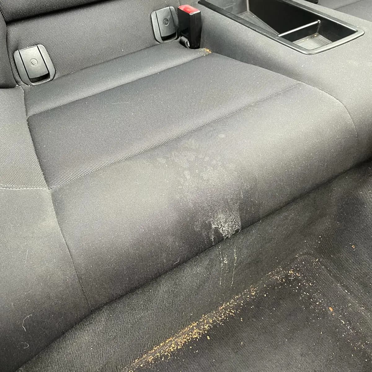 BMW 120d : rénovation sièges & plastiques par Lustr'Auto 31