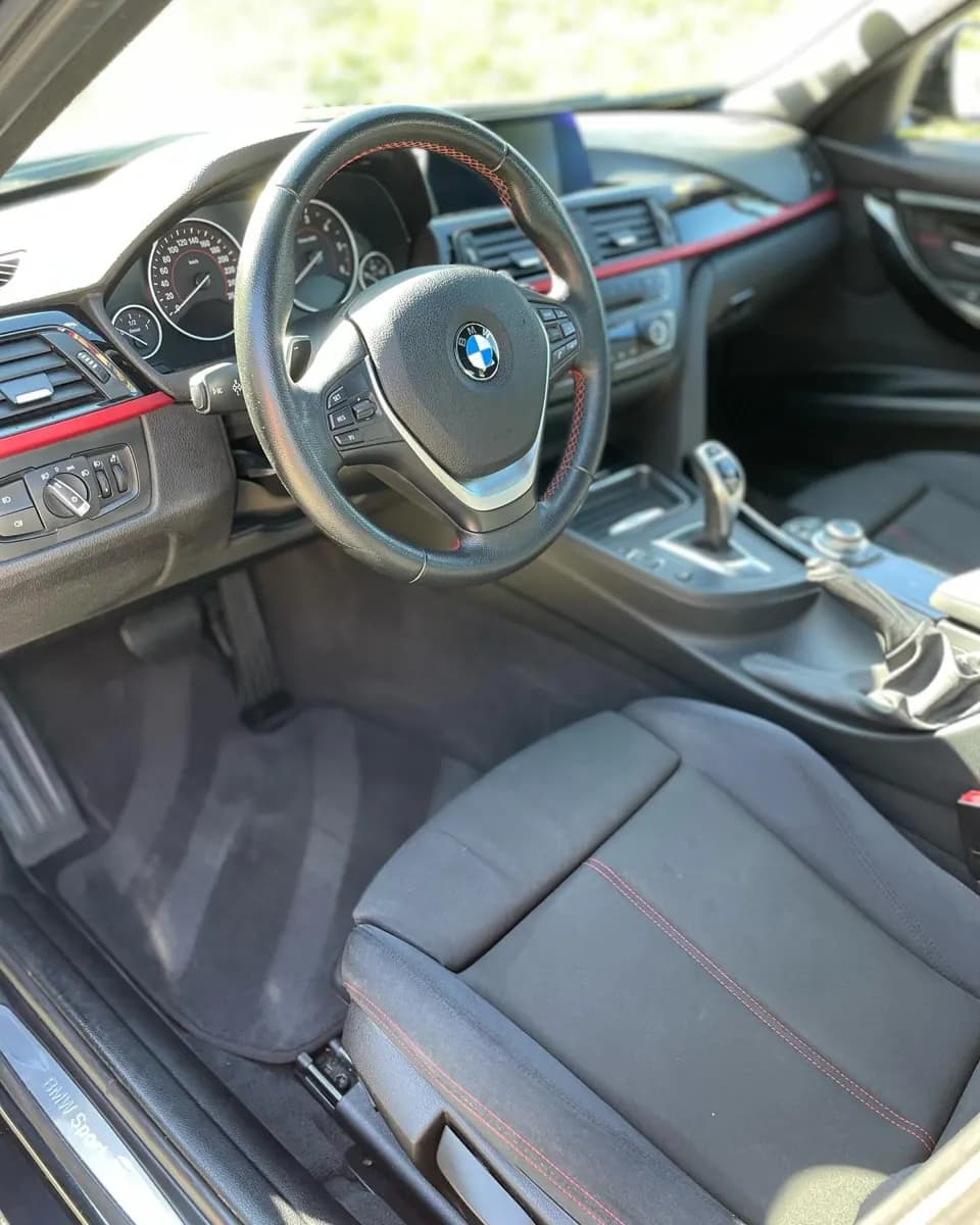 BMW 320d Sport : nettoyage intérieur par Lustr'Auto 31