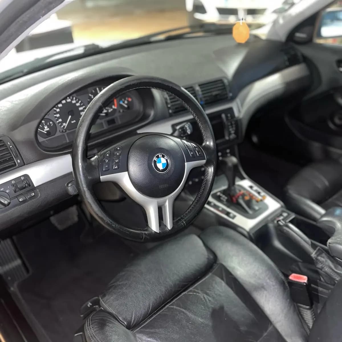 BMW Série 3 : nettoyage intérieur par Lustr'Auto 31