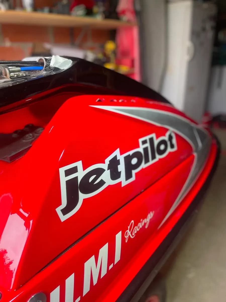 Jet-ski : polissage & lustrage par Lustr'Auto 31