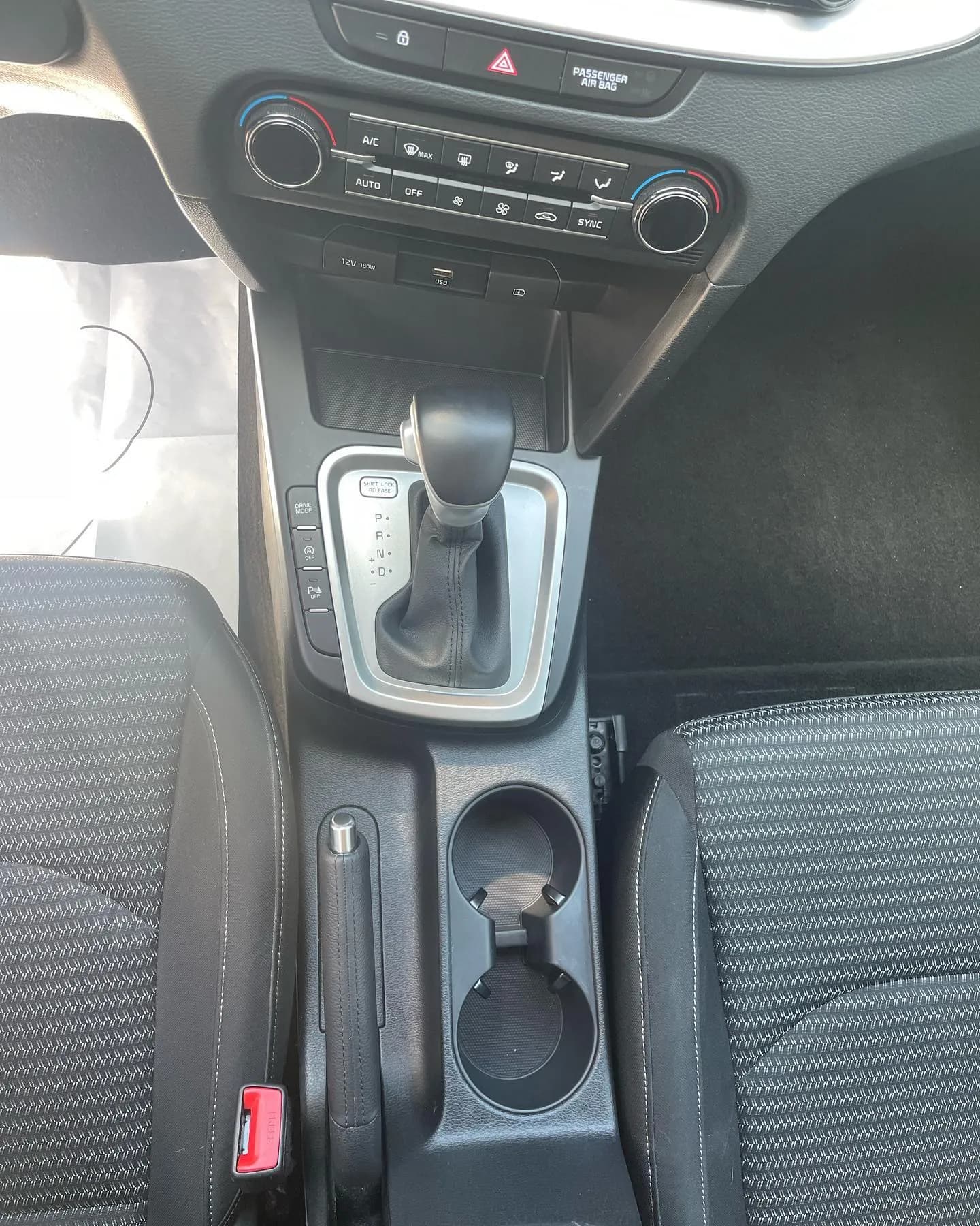 Kia XCeed, nettoyage intérieur : photo 2 sur 4