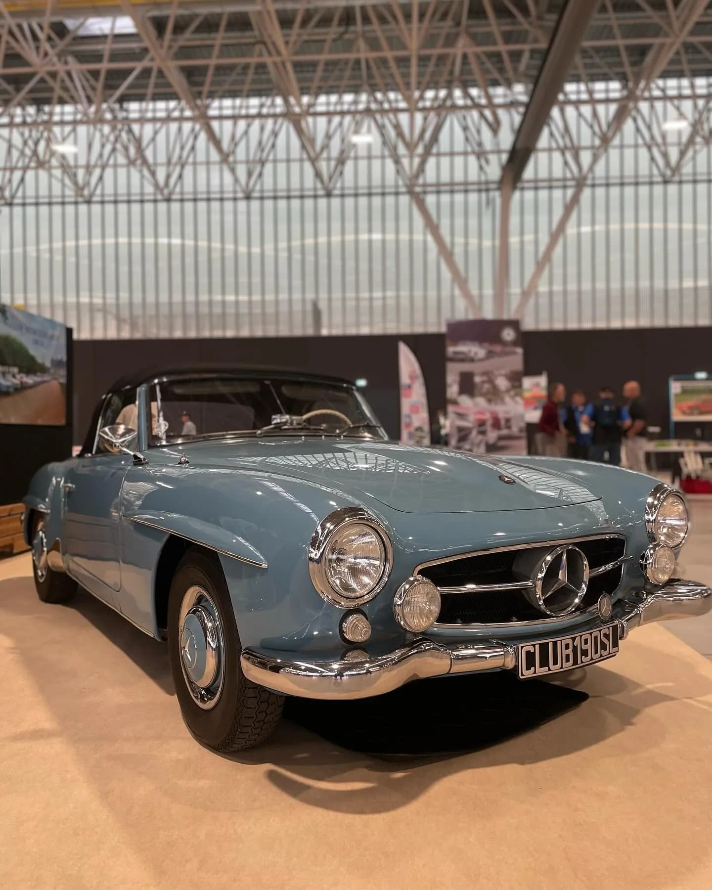 Mercedes 190 SL, nettoyage complet : photo 1 sur 3