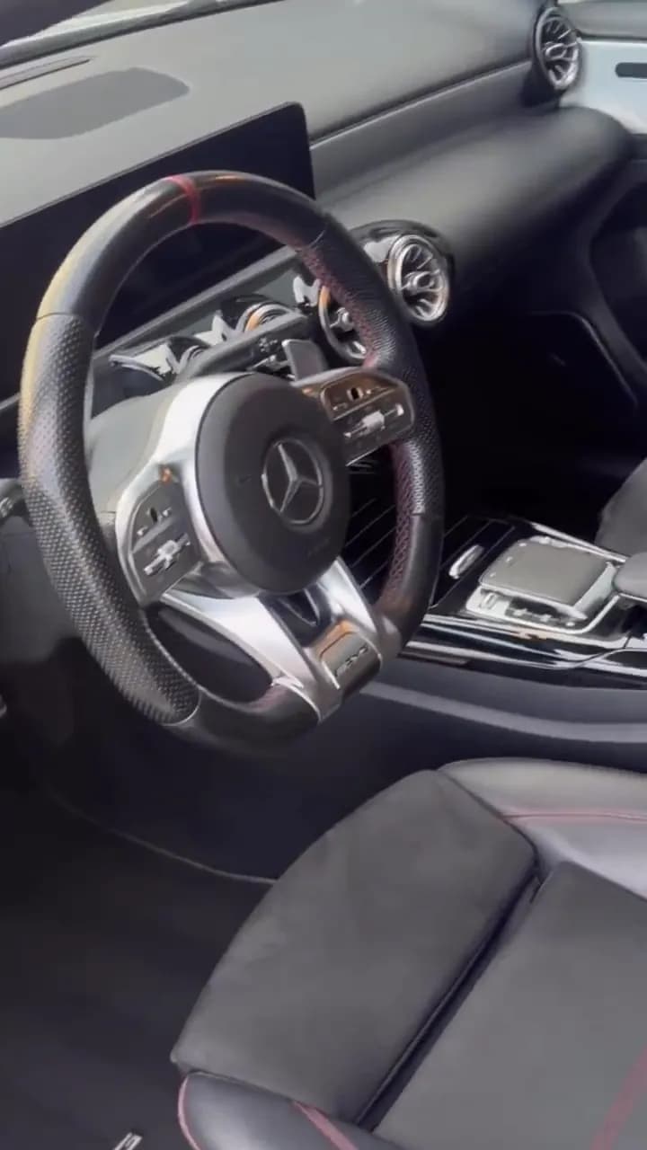 Mercedes-AMG A35 encrassée de partout : nettoyage complet