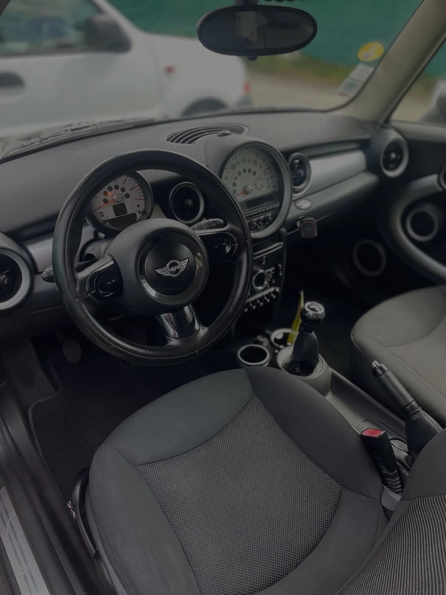 Mini Cooper, nettoyage complet : photo 1 sur 8