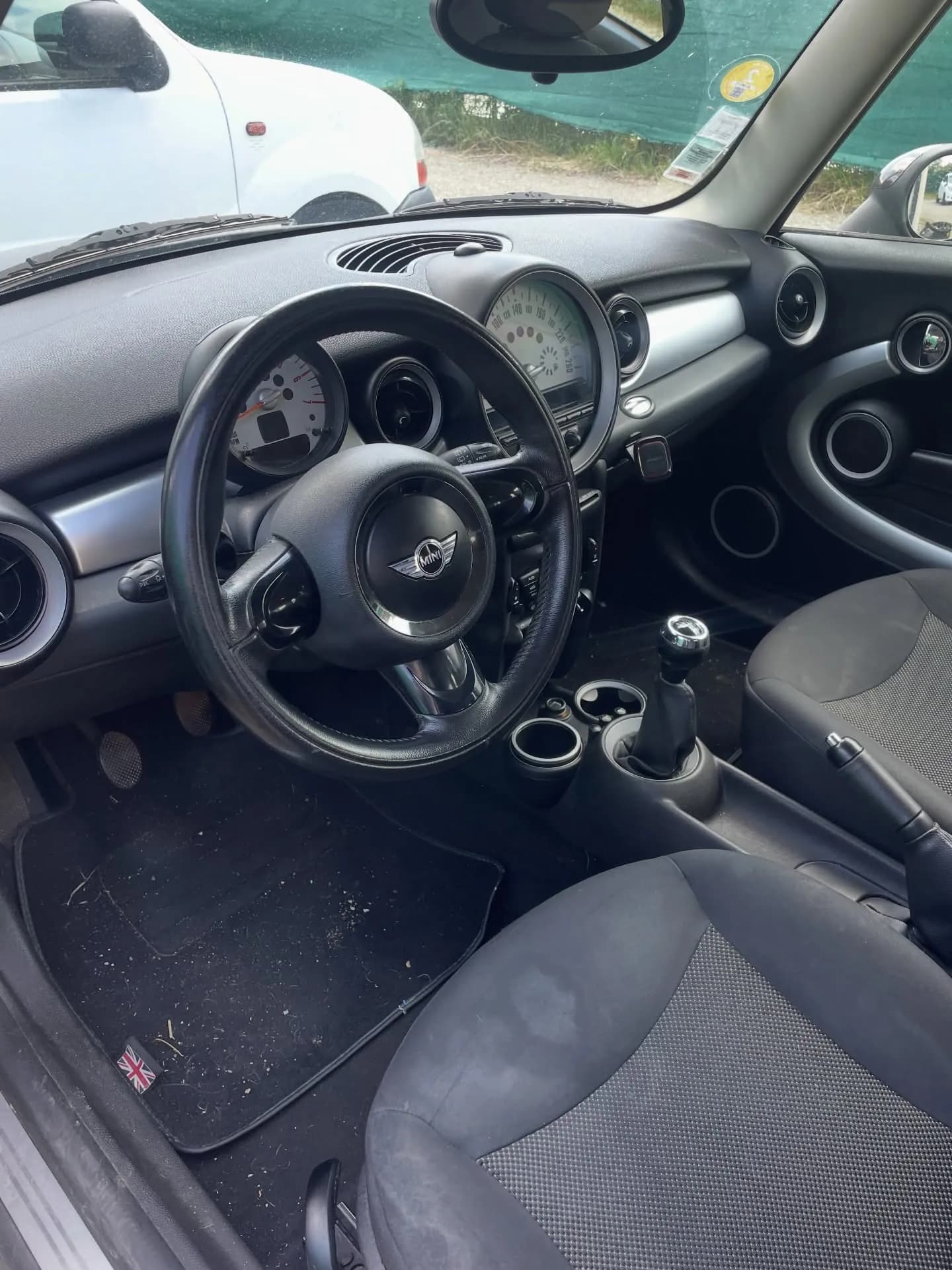 Mini Cooper, nettoyage complet : photo 2 sur 8