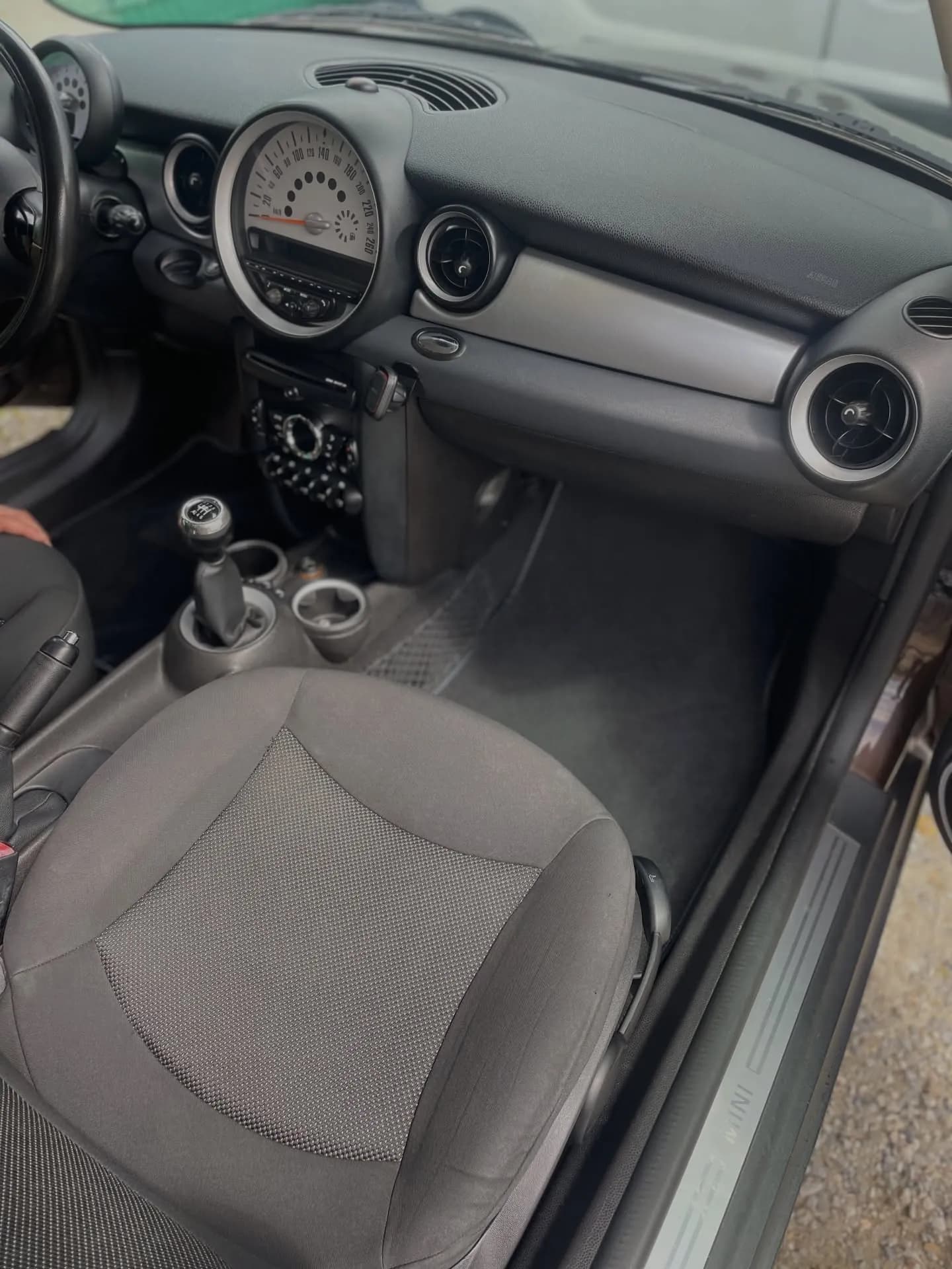 Mini Cooper, nettoyage complet : photo 4 sur 8