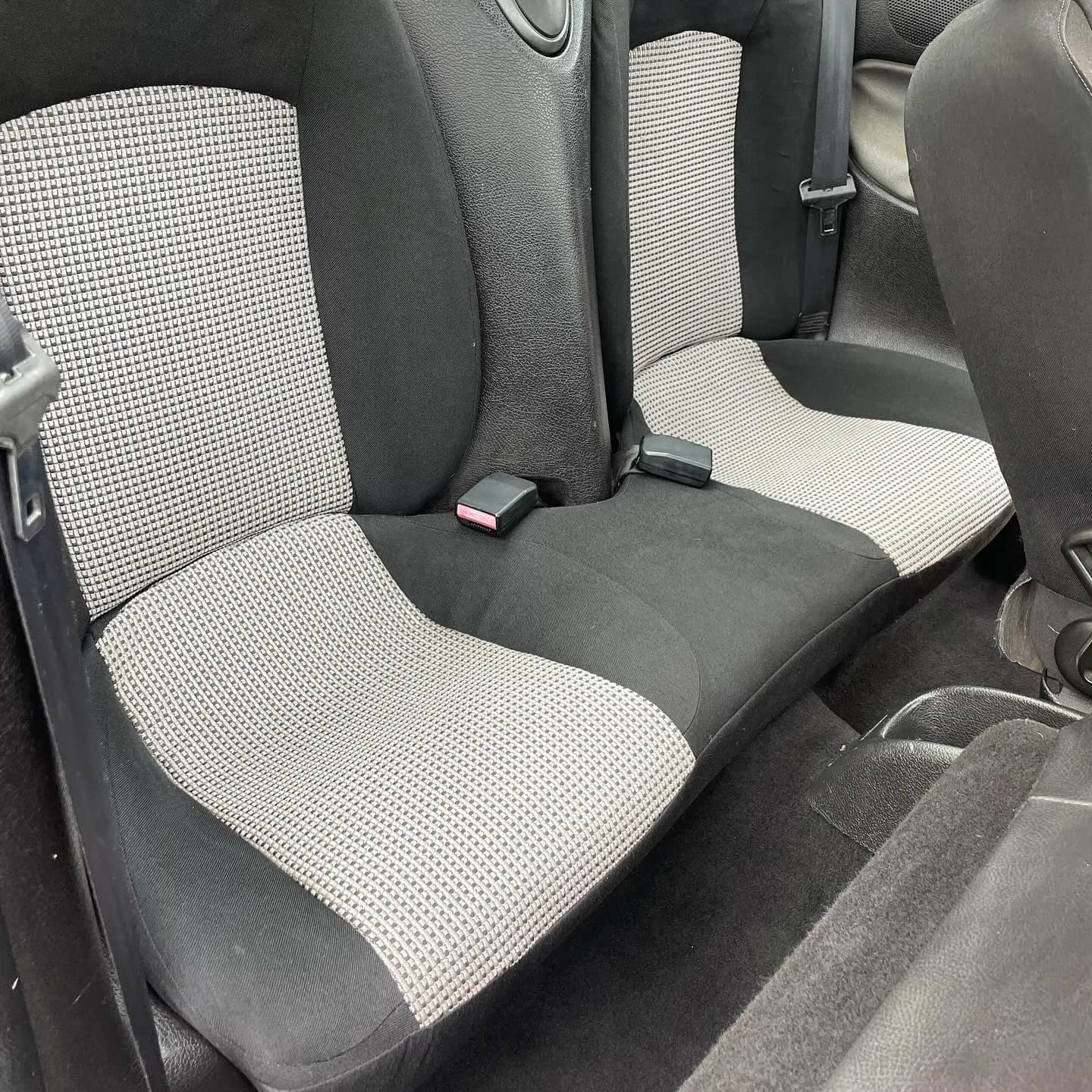 Peugeot 207 CC, nettoyage intérieur : photo 2 sur 2