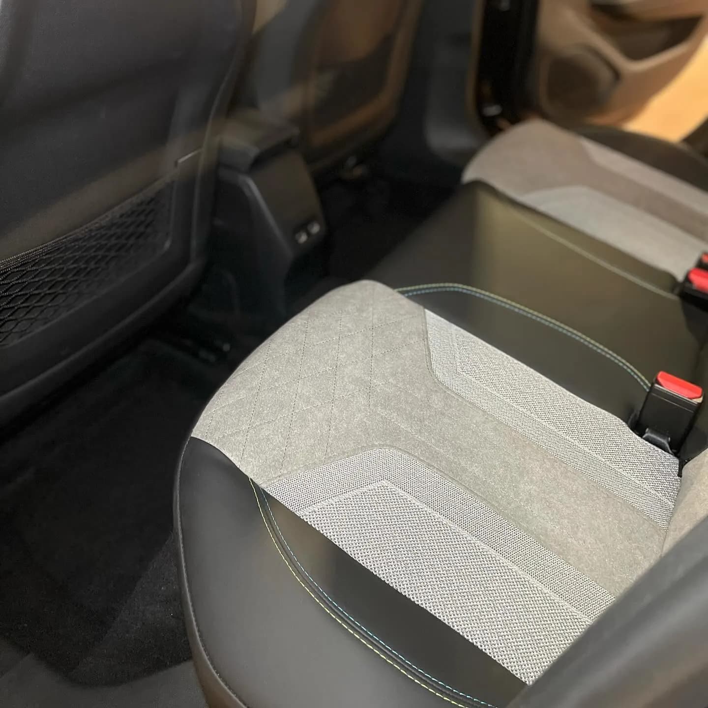 Peugeot 208, nettoyage intérieur : photo 3 sur 4