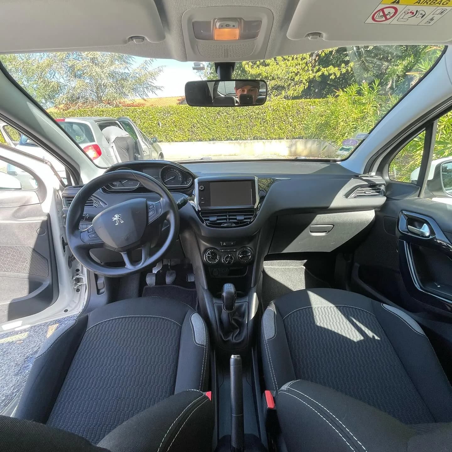 Peugeot 208, nettoyage complet : photo 2 sur 2