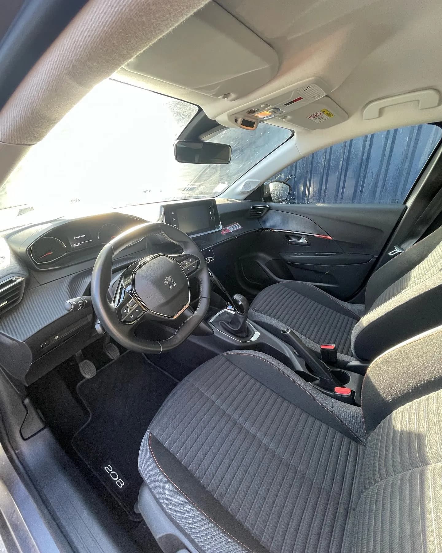 Peugeot 208, nettoyage intérieur : photo 2 sur 2