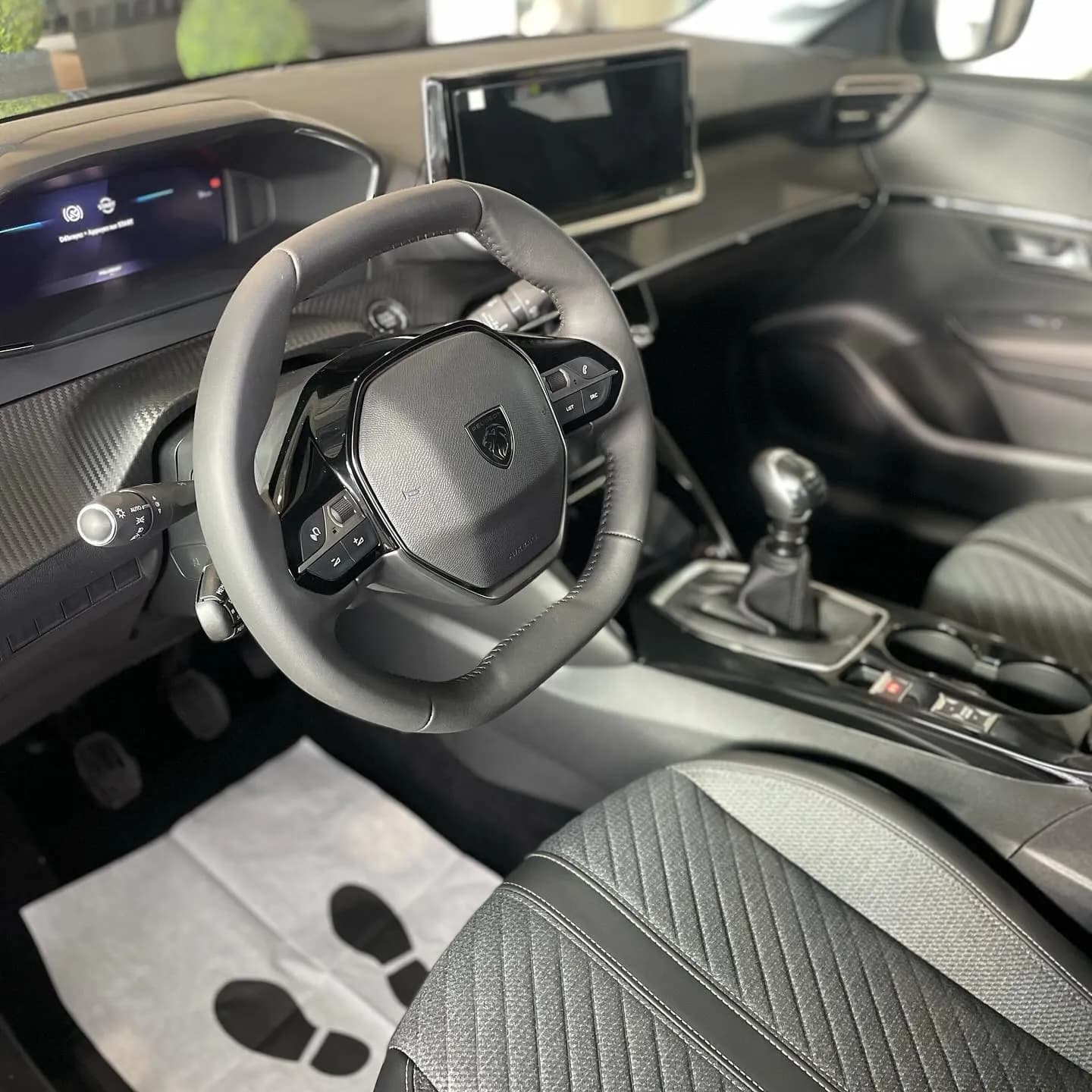 Peugeot 208 neuve, nettoyage complet : photo 4 sur 7