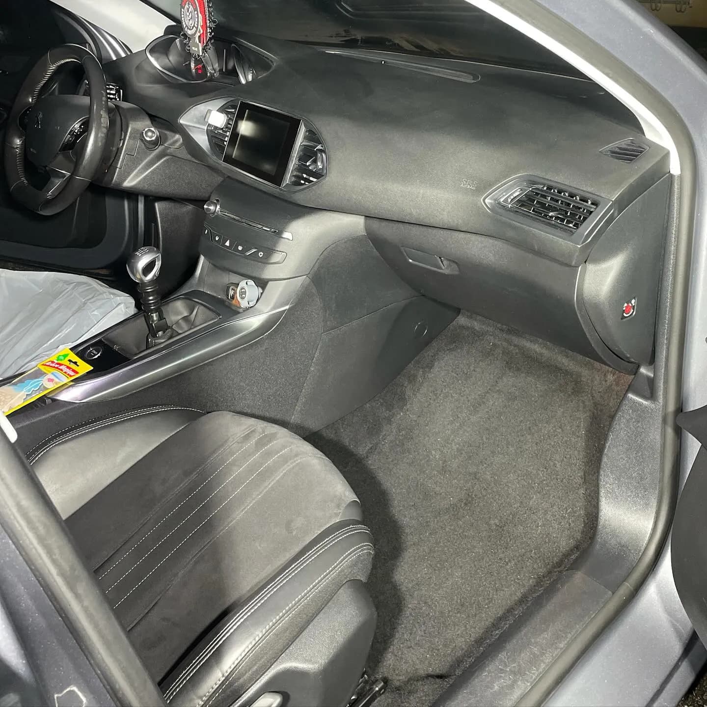 Peugeot 308, nettoyage complet : photo 4 sur 5