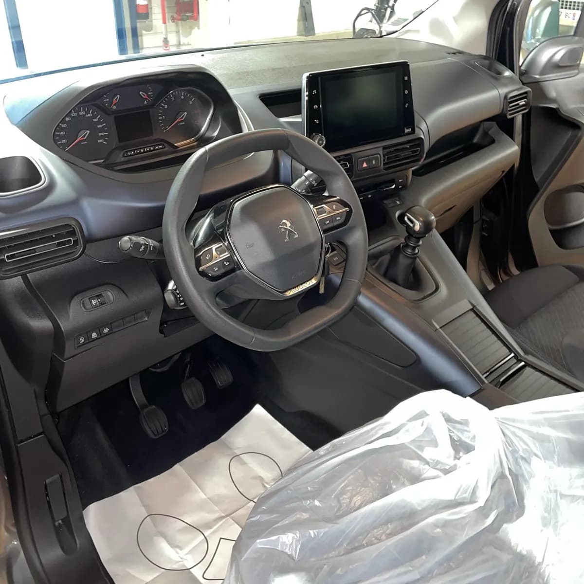Peugeot Rifter : nettoyage intérieur par Lustr'Auto 31