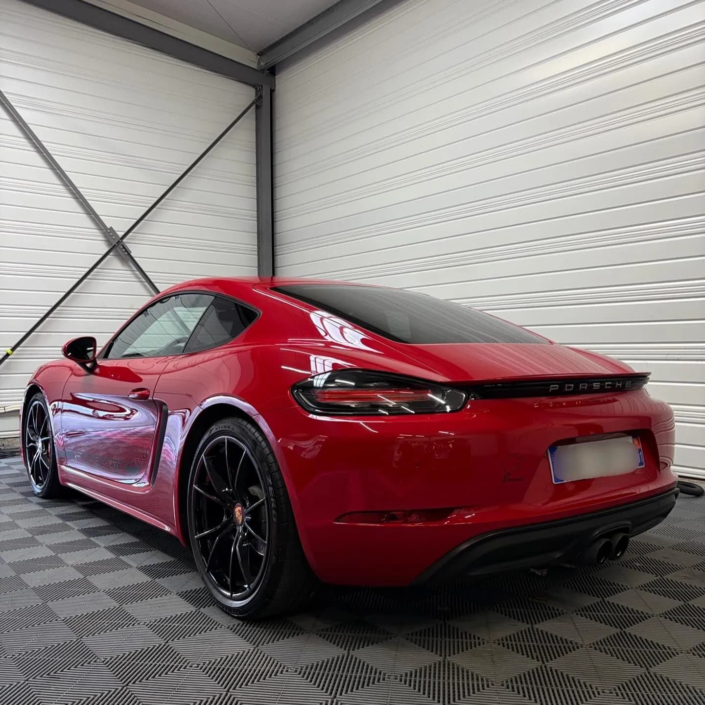 Porsche 718 Cayman S, nettoyage complet : photo 3 sur 6