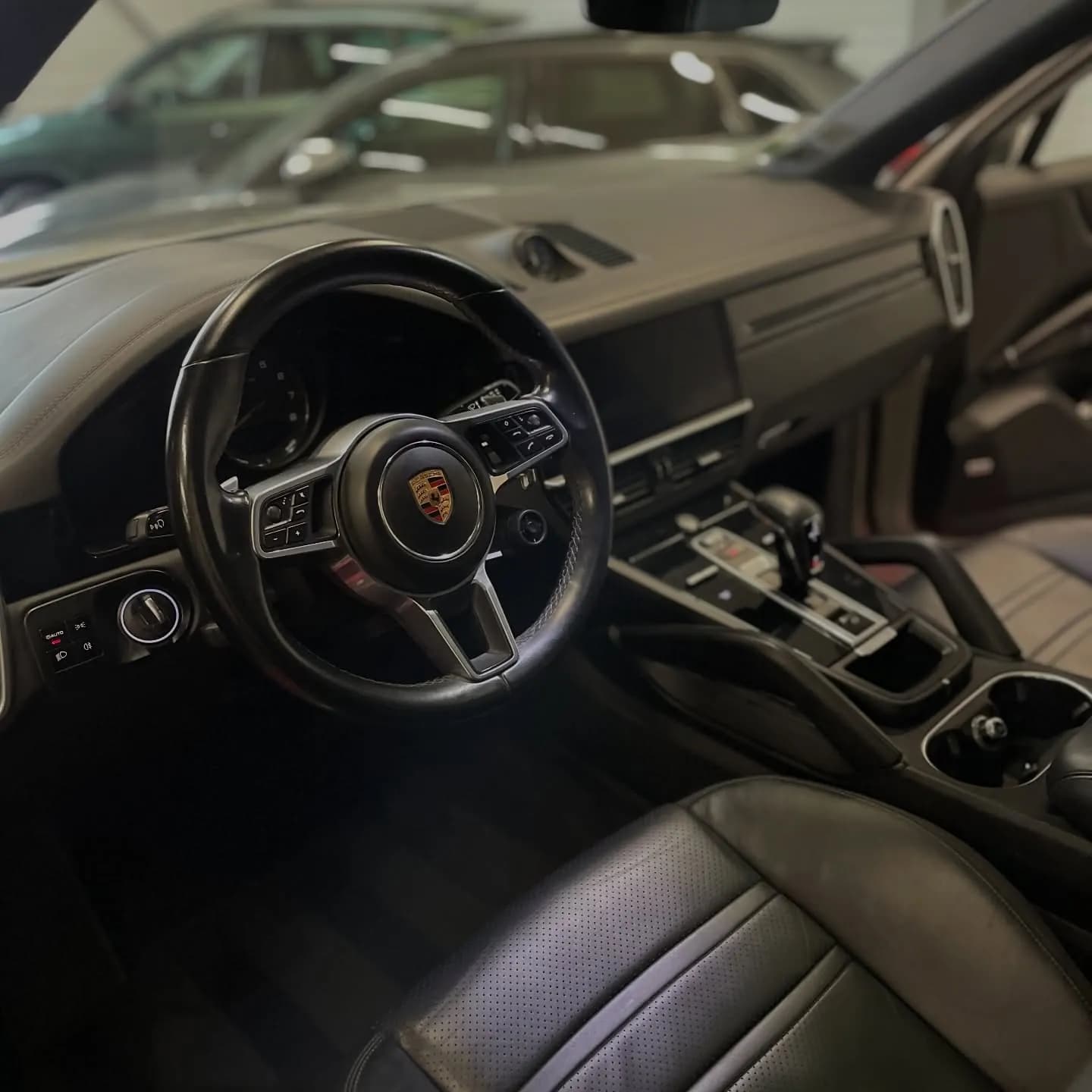 Porsche Cayenne hybride, nettoyage complet : photo 1 sur 4