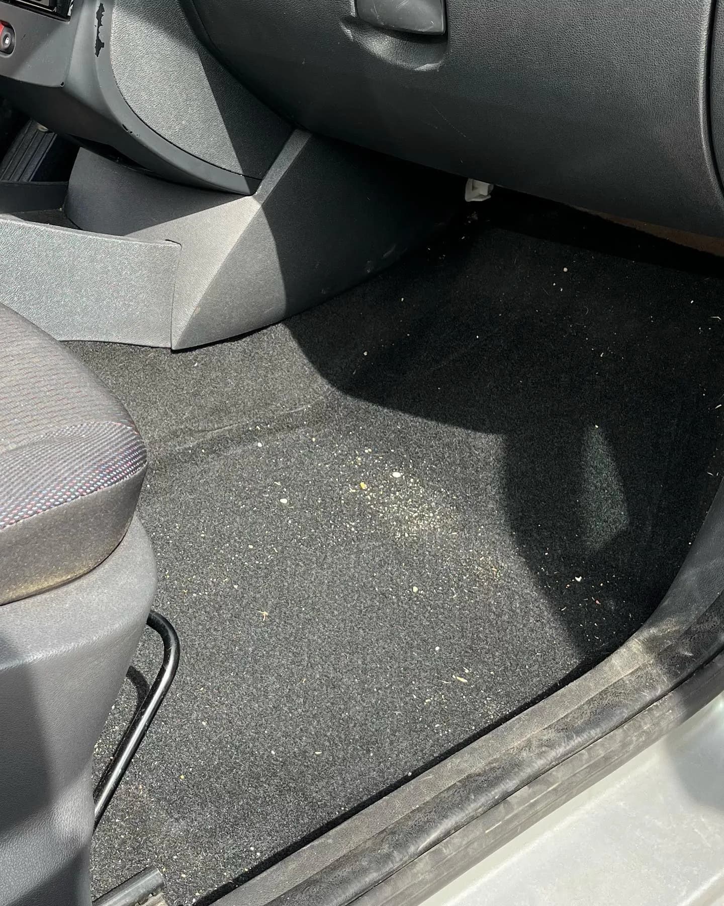 Renault Clio III, nettoyage intérieur : photo 3 sur 4