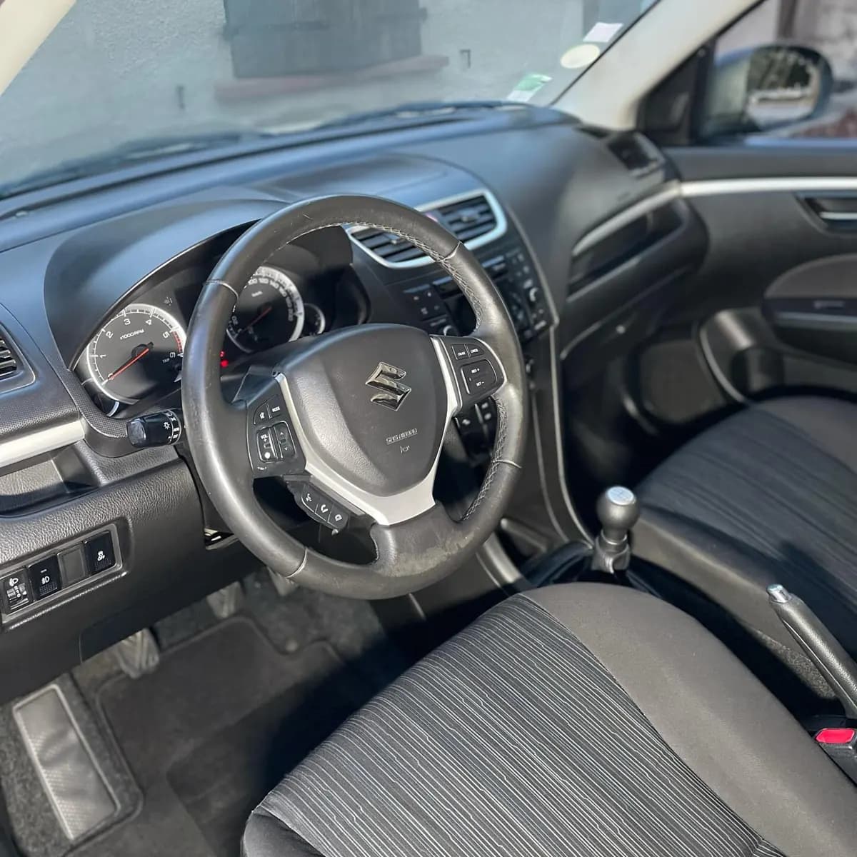Suzuki Swift : nettoyage intérieur par Lustr'Auto 31