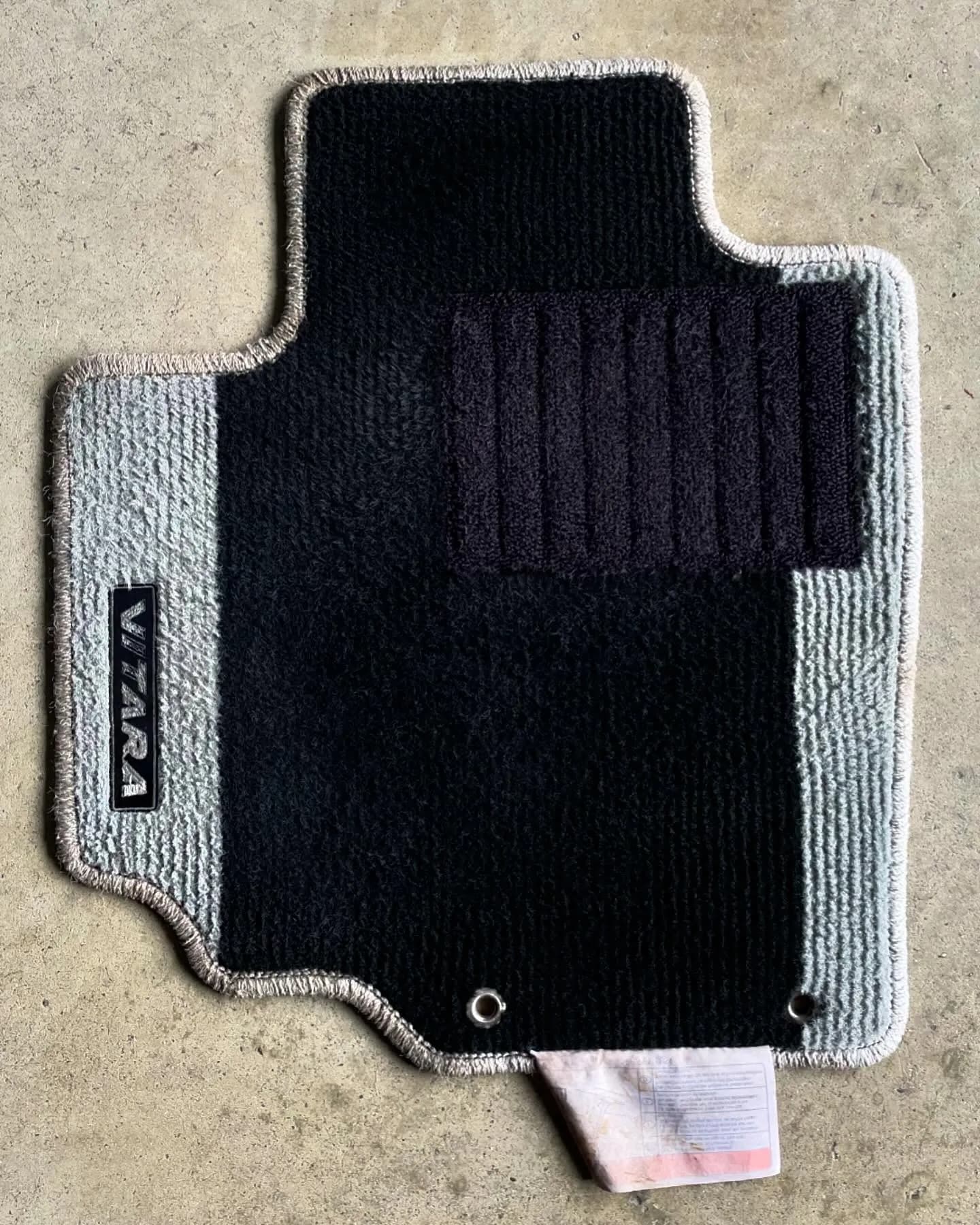 Tapis de sol encrassés, nettoyage intérieur : photo 2 sur 4