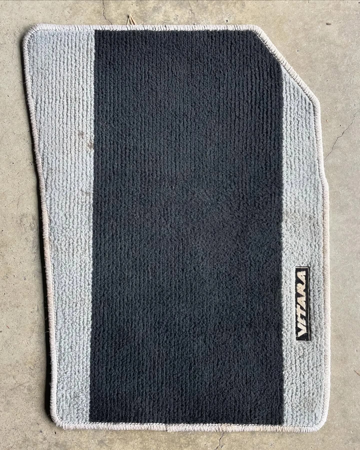Tapis de sol encrassés, nettoyage intérieur : photo 3 sur 4