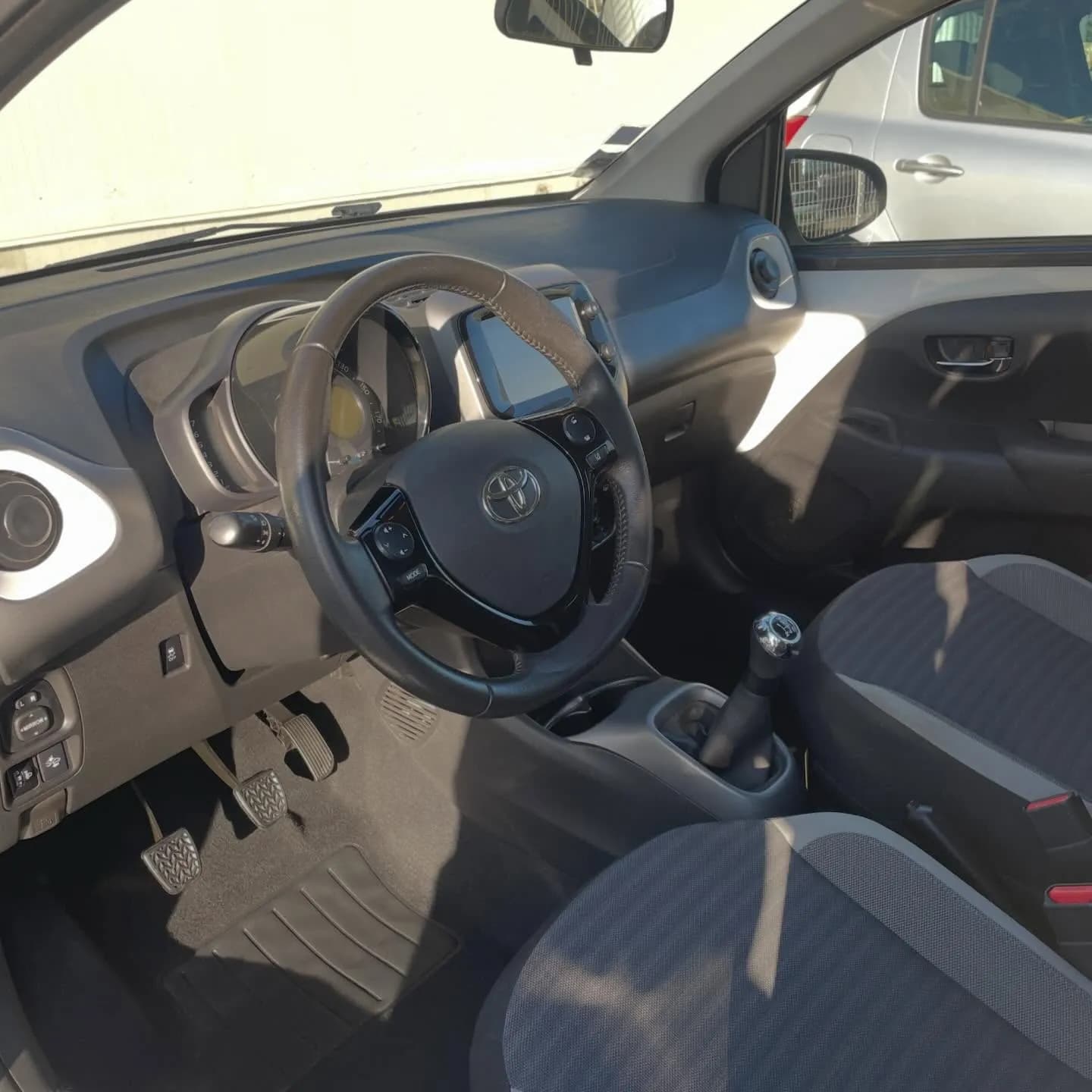 Toyota Aygo, nettoyage intérieur : photo 1 sur 2