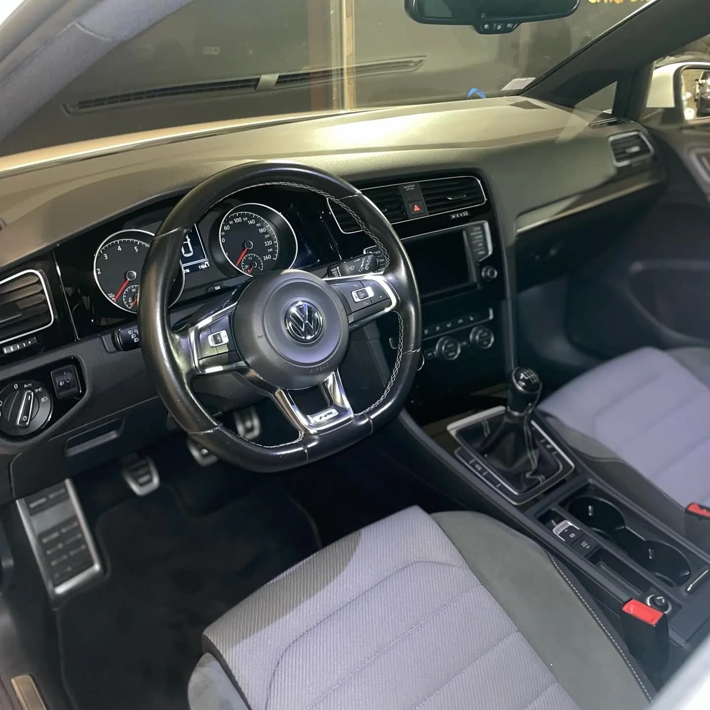 Volkswagen Golf 7 R-Line, nettoyage complet : photo 3 sur 4