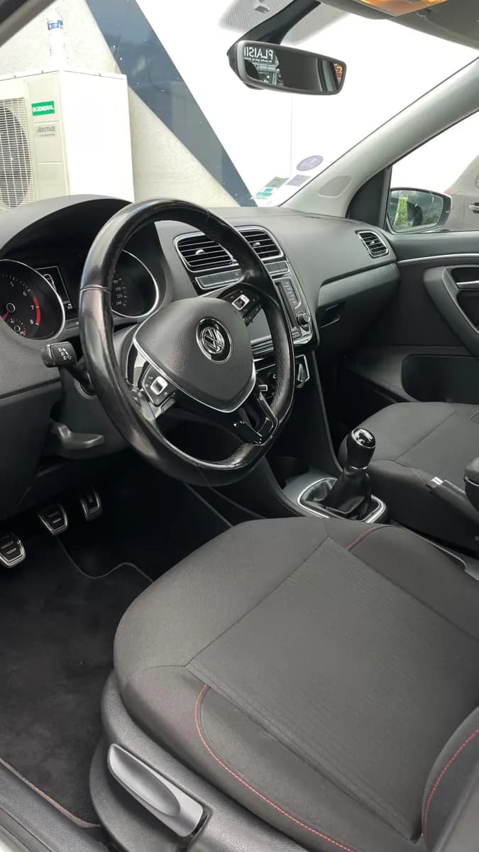 Volkswagen Polo : nettoyage intérieur par Lustr'Auto 31