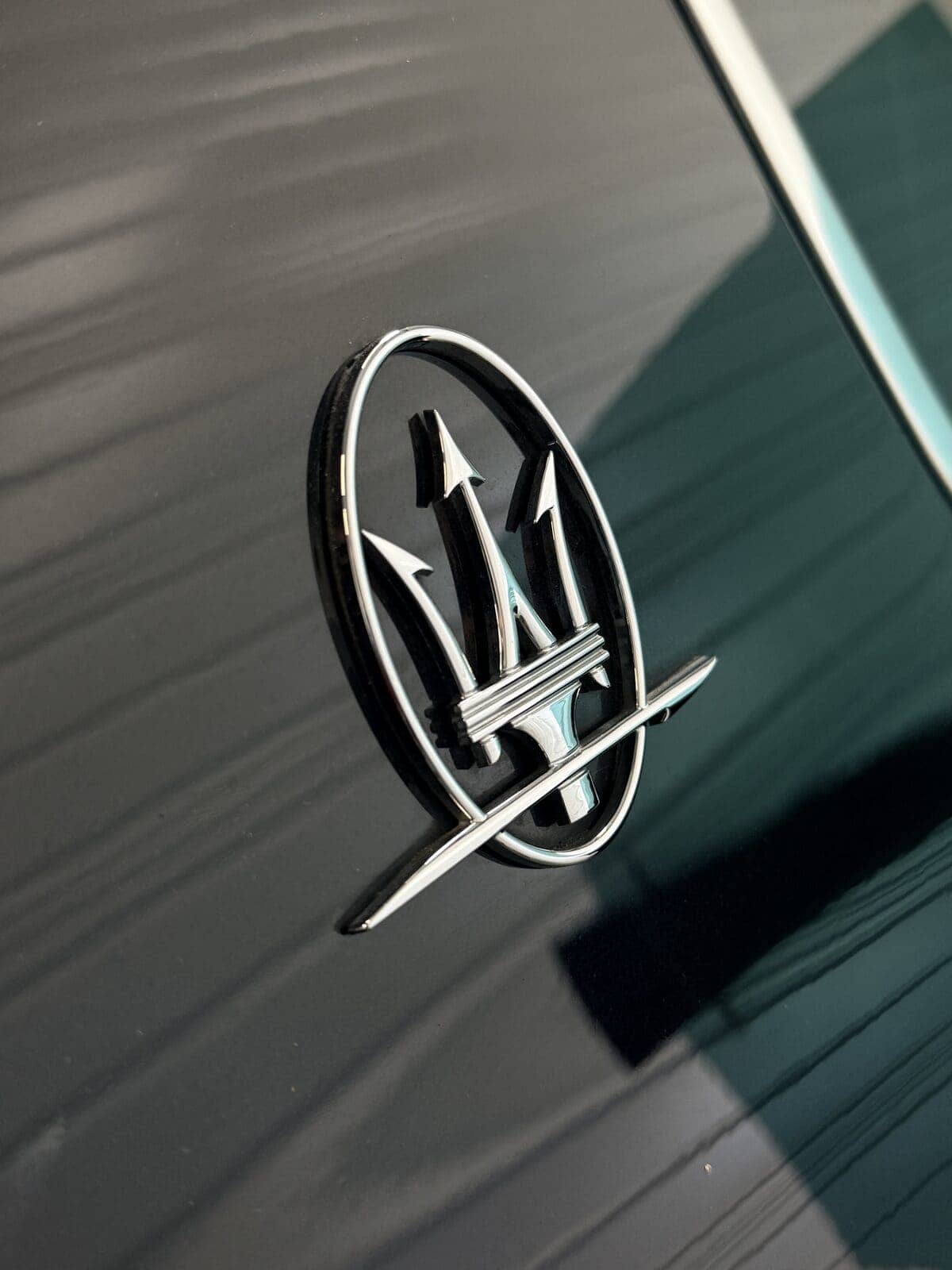 Reflets d’une carrosserie après polissage et protection