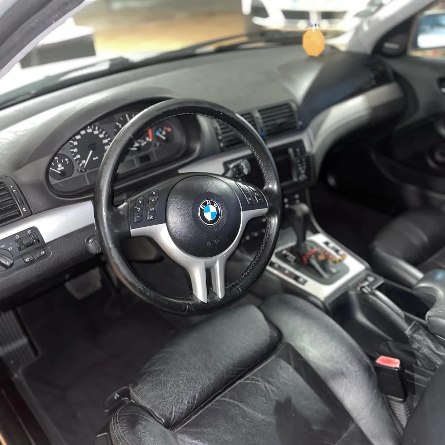 BMW Série 3, nettoyage intérieur : photo 1 sur 2